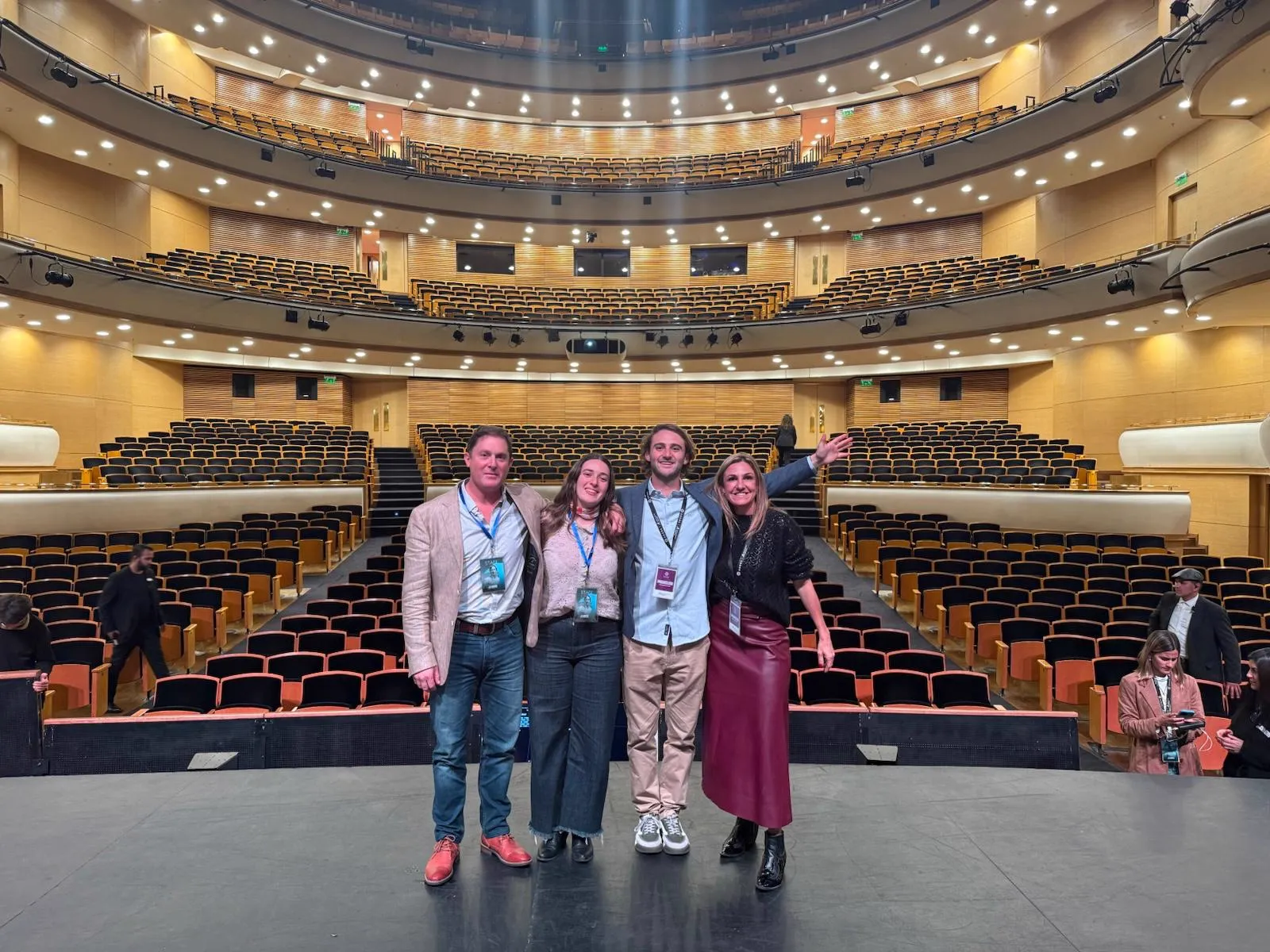 Sobre el escenario antes de abrir la sala